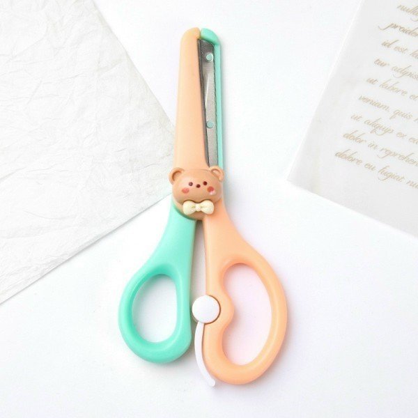 Kéo thủ công nhỏ xinh gắn charm  hoạt hình