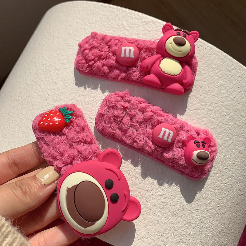 Kẹp tóc mái lông cừu giả hoạt hình màu hồng gấu lotso đáng yêu, kẹp tóc hottrend mới 2023.