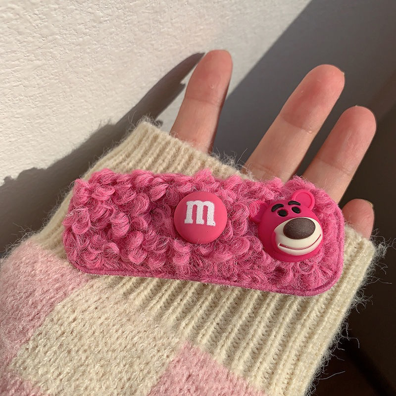 Kẹp tóc mái lông cừu giả hoạt hình màu hồng gấu lotso đáng yêu, kẹp tóc hottrend mới 2023.