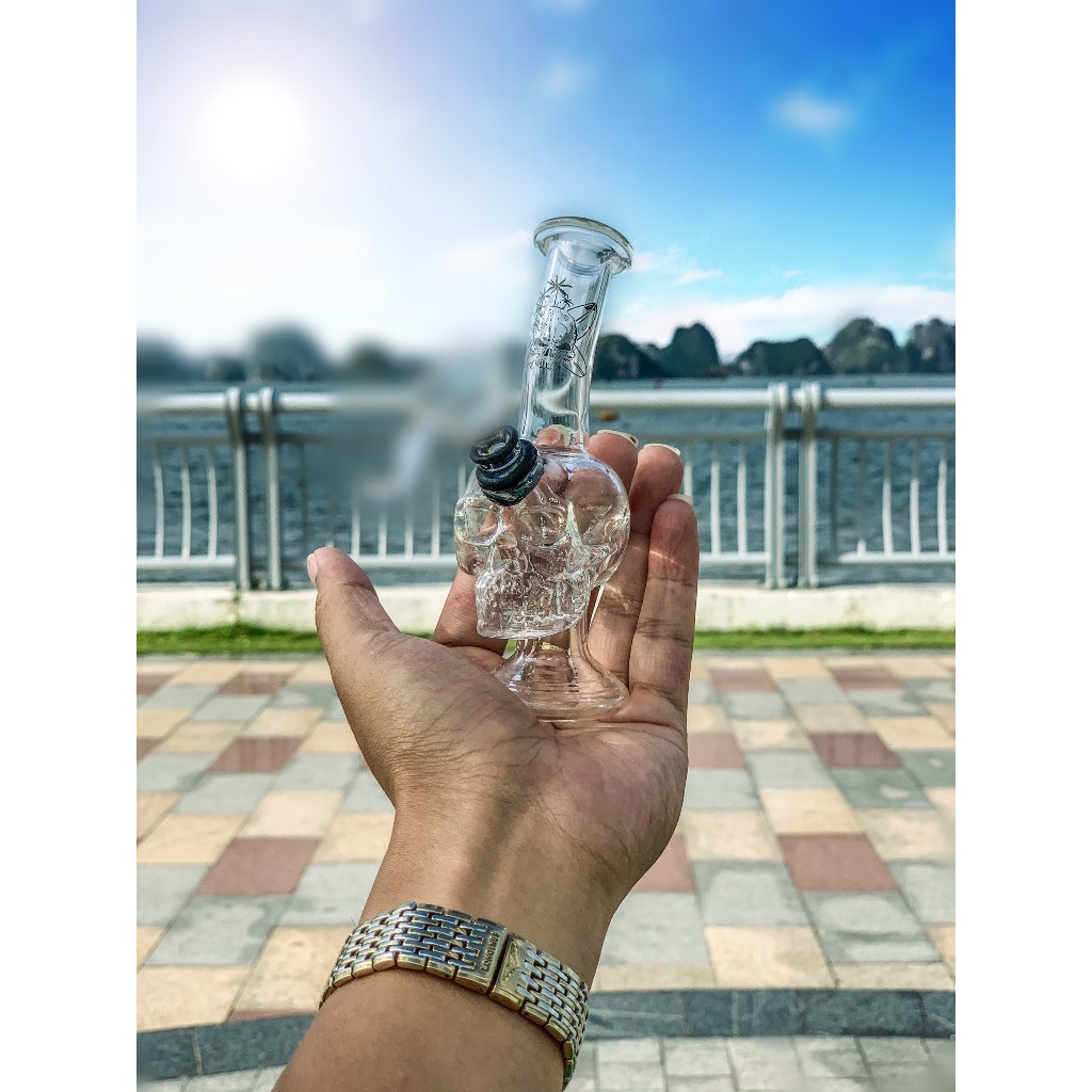 1 bình thủy tinh lọc hình xương được đóng gói riêng