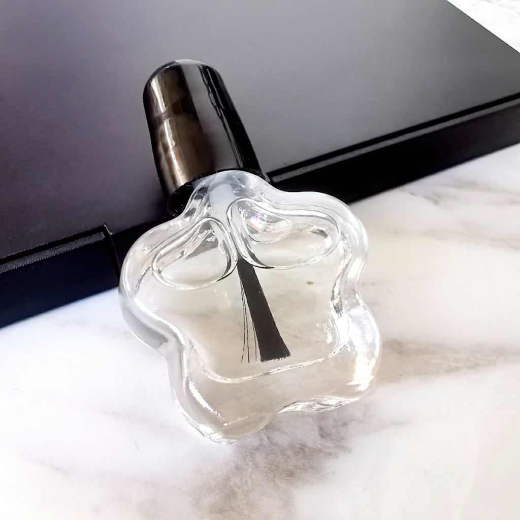Keo dán kích mí Dream Kiss lọ 5ml -BeloveShop
