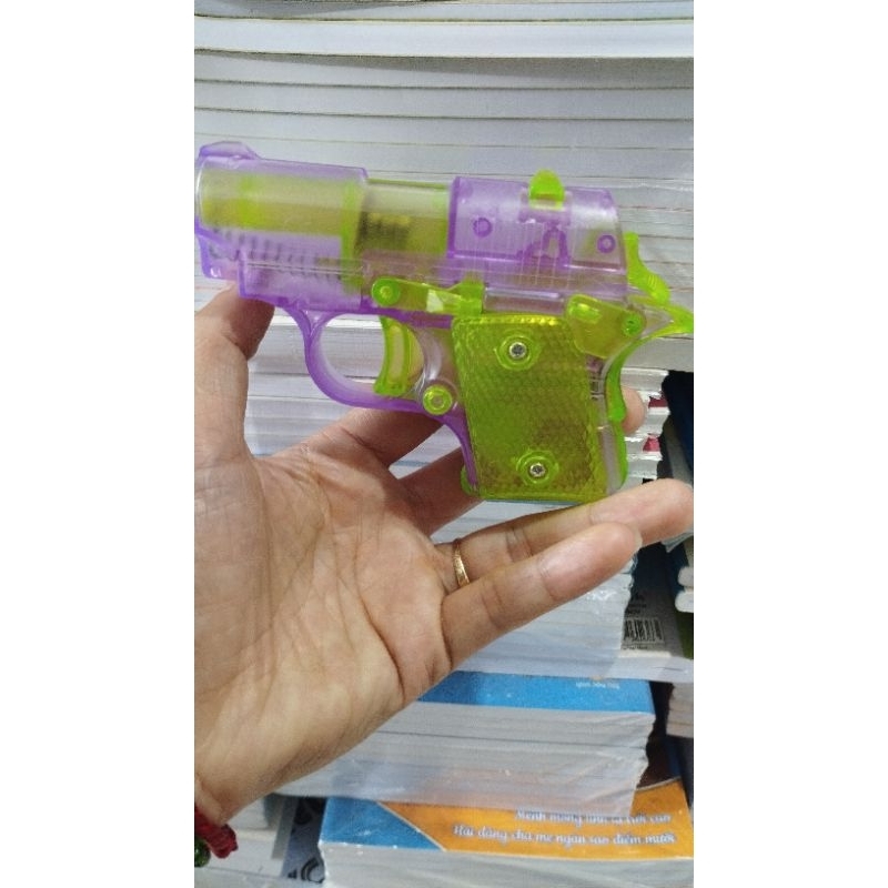 Súng đồ chơi carot phát sáng, an toàn cho bé.