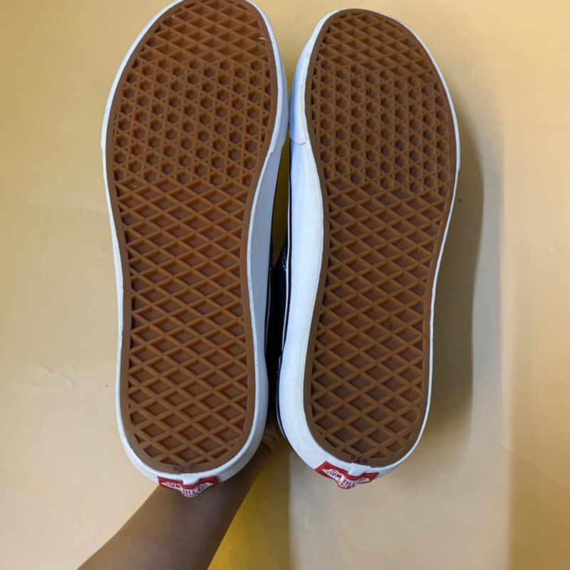 Giày chính hãng đã qua sử dụng