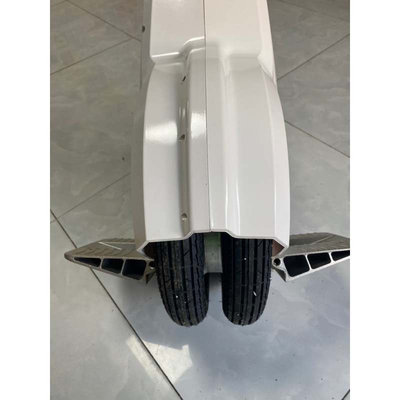 XE ĐIỆN CÂN BẰNG 1 BÁNH đôi hàng trưng bày mới 98%