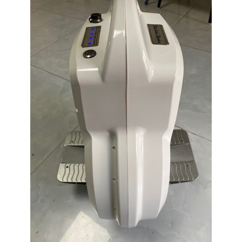 XE ĐIỆN CÂN BẰNG 1 BÁNH đôi hàng trưng bày mới 98%