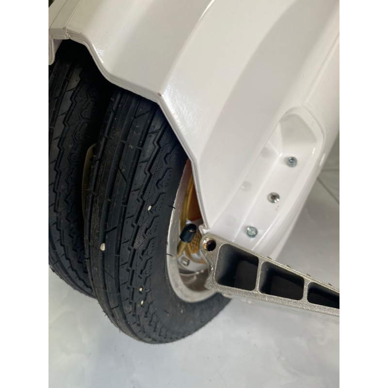 XE ĐIỆN CÂN BẰNG 1 BÁNH đôi hàng trưng bày mới 98%