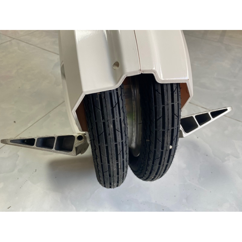 XE ĐIỆN CÂN BẰNG 1 BÁNH đôi hàng trưng bày mới 98%