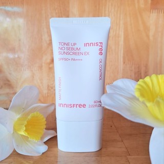 Kem chống nắng nâng tông kiềm dầu innisfree Tone Up No Sebum Sunscreen EX SPF 50+ PA++++