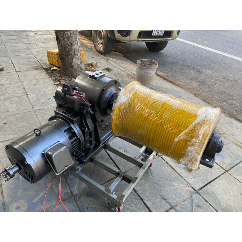 Máy kéo thang máy,thang hàng 1000kg