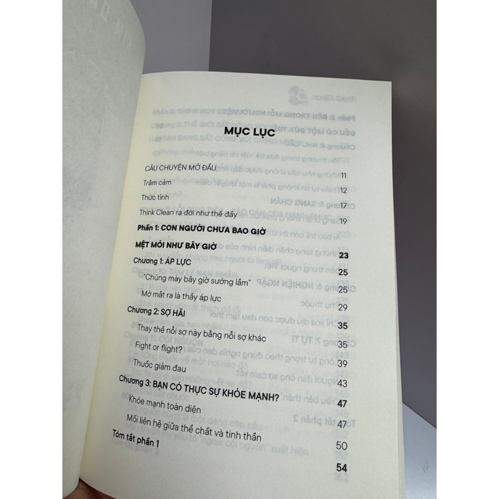 Sách - Think clean - đừng tin vào tất cả những gì bạn nghĩ! - Kim Oanh - Mochibooks - NXB Thế Giới.