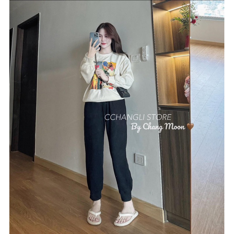 Set Áo Tăm Thun Kem Dài Tay In Hoạt Hình Phối Quần Thụng Đen Bo Gấu