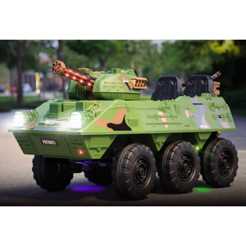 Xe tăng bọc thép mới xe điện bốn bánh dành cho trẻ em xe địa hình xe đồ chơi trẻ em nam và nữ có thể ngồi
