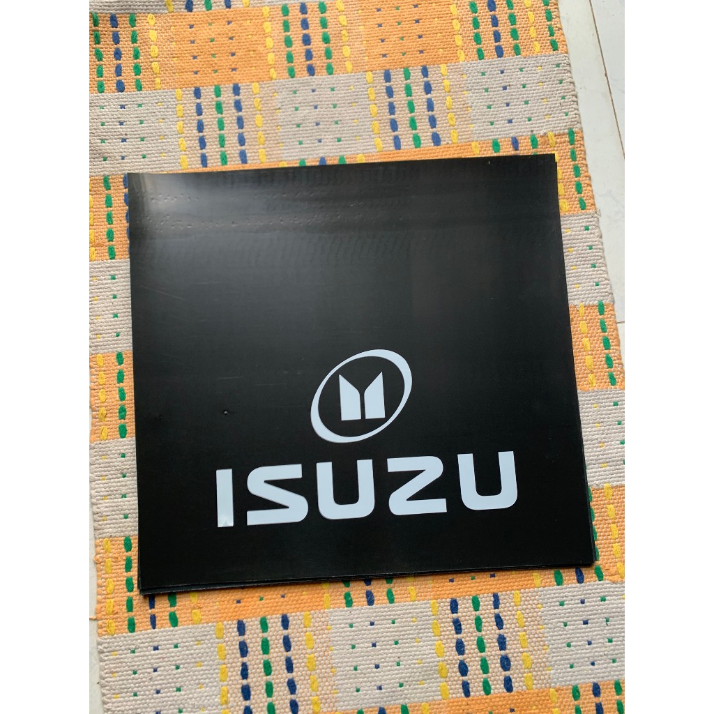 Tấm chắn bùn xe tải in logo Isuzu
