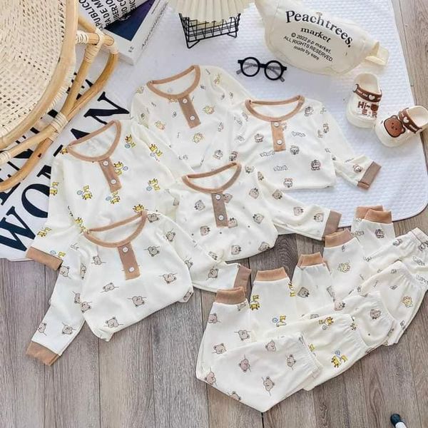 Bộ quần áo trẻ em