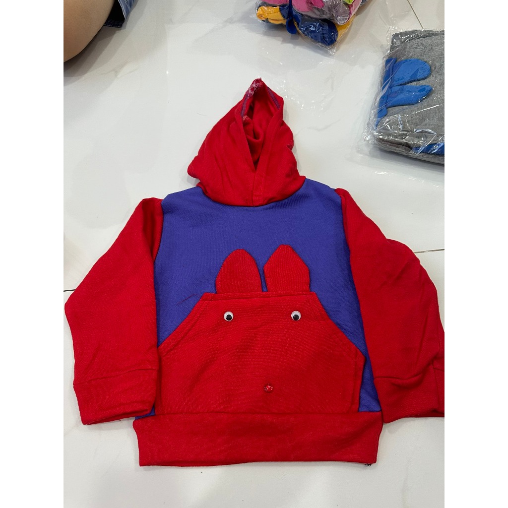 Mẫu con voi màu đỏ