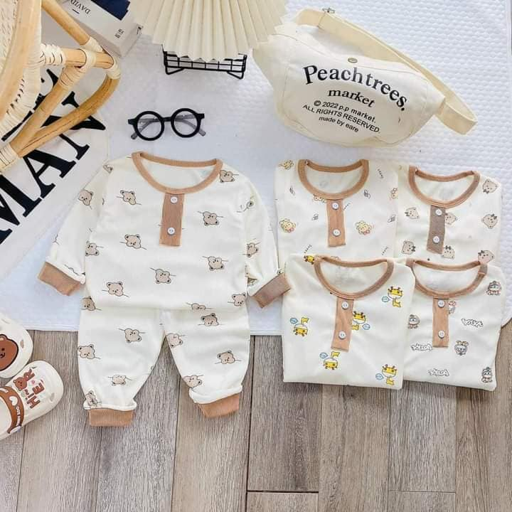 Bộ quần áo trẻ em