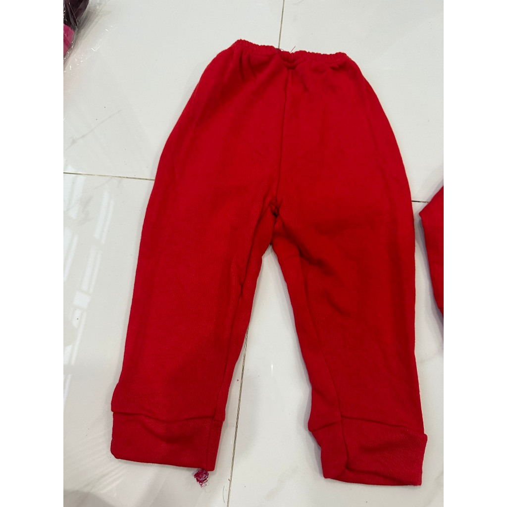 Mẫu con voi màu đỏ