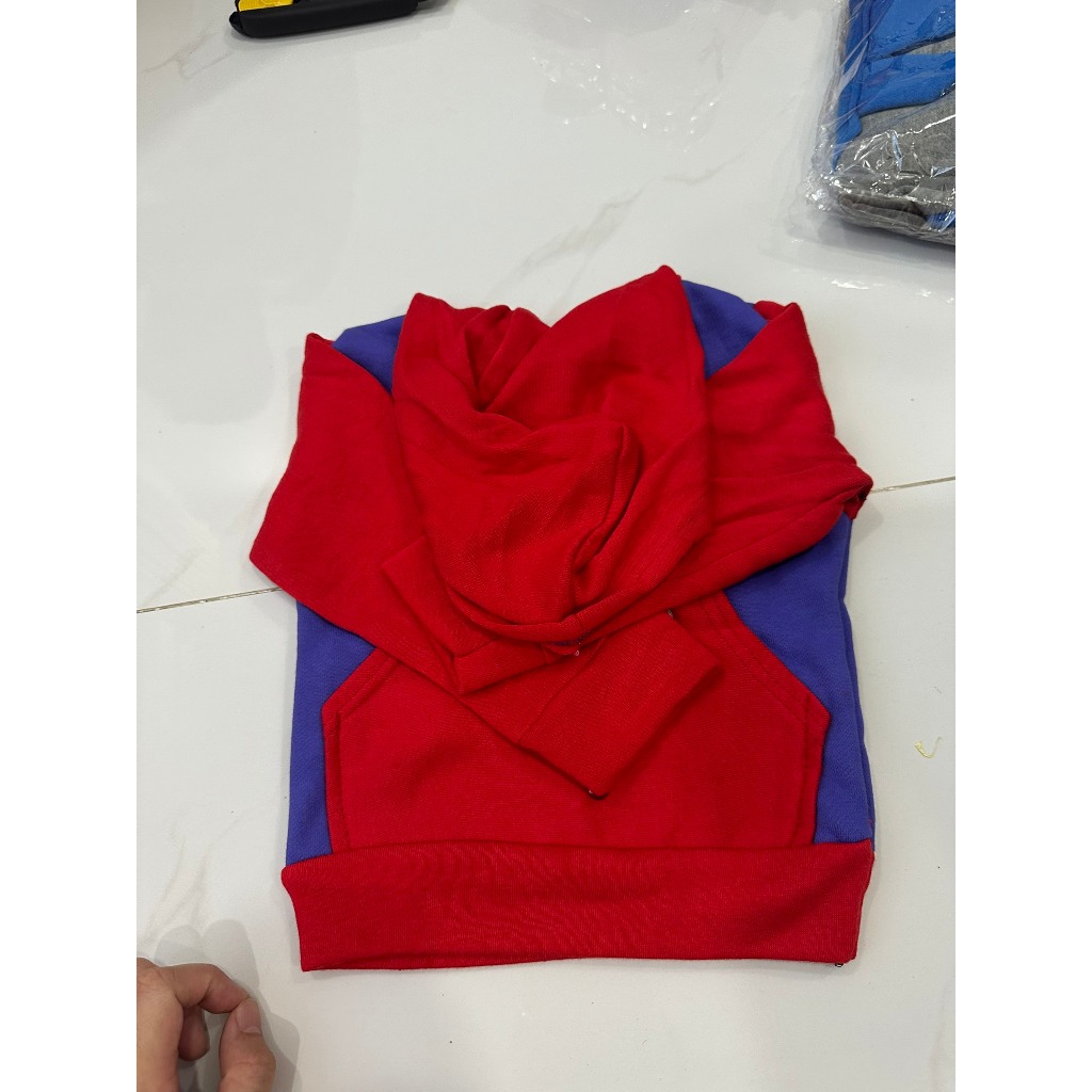 Mẫu con voi màu đỏ