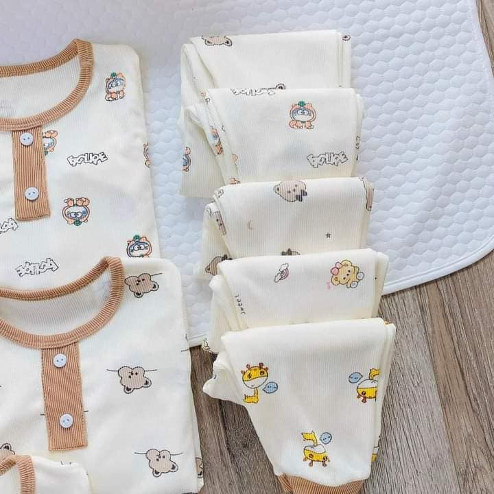 Bộ quần áo trẻ em