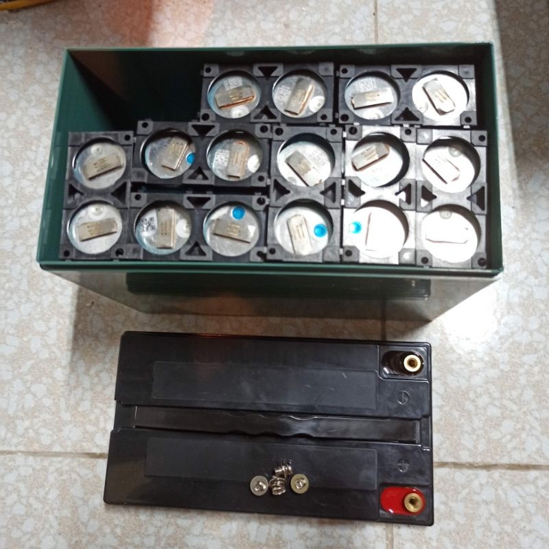 Vỏ  có đồng hồ báo pin lắp vừa 16 cell sắt photphat 33140 hoặc 6 cell 46160