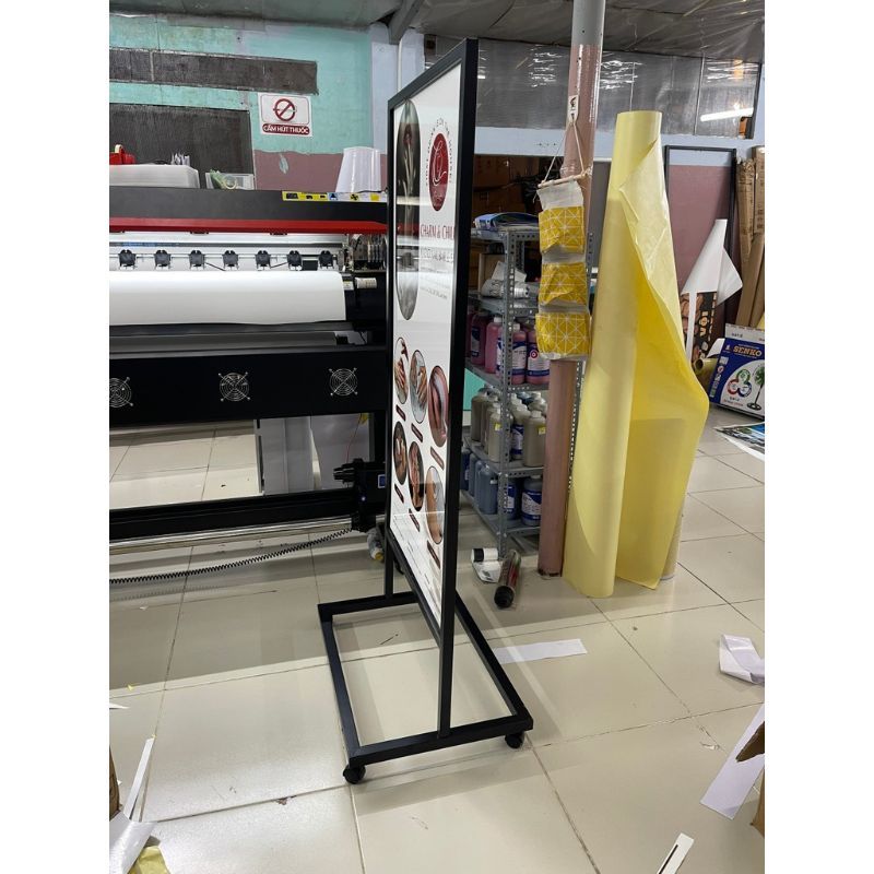 Tặng kèm fomex Standee chân sắt khung sắt ngoài trời standee quảng cáo ngoài trời có bánh xe