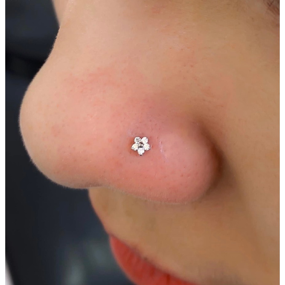 Khuyên tai Titan F136 chuẩn ASTM - MINI FLOWER TITAN