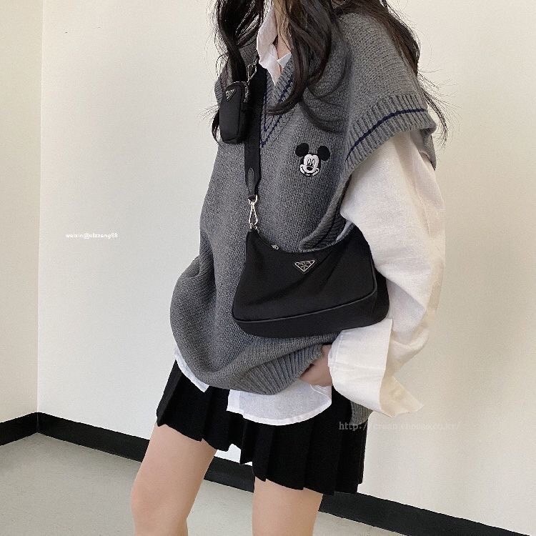 Áo gile len, áo len xám in hình mickey phong cách Hàn Quốc