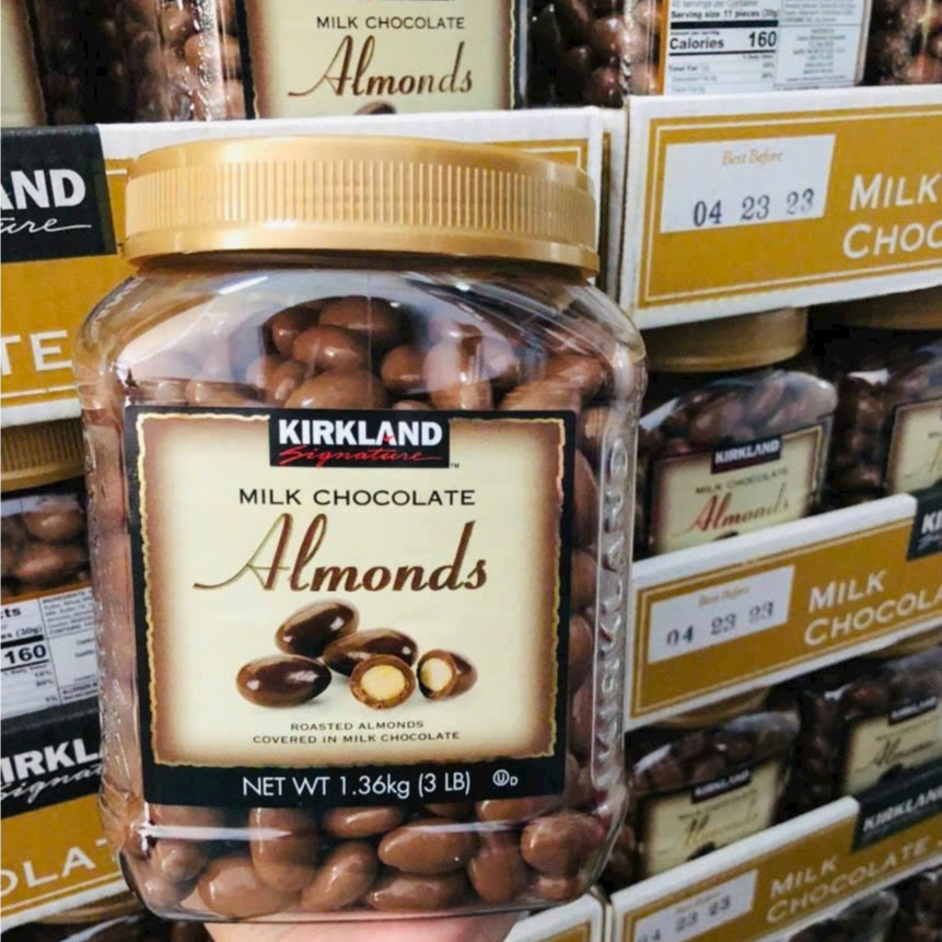 Socola Sữa Bọc Hạnh Nhân Kirkland Almonds 1.36 KGS Mỹ - Date T4/2024