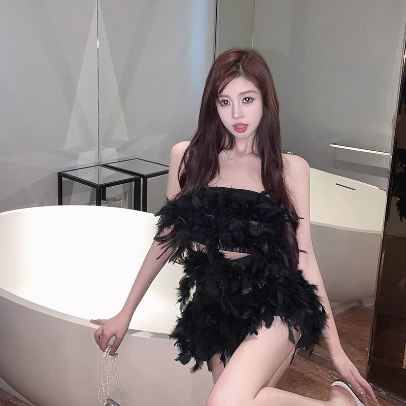 Set bộ áo croptop cup ngực đính lông vũ sang chảnh+ Chân váy ngắn quyến rũ sexy đi tiệc nổi bật