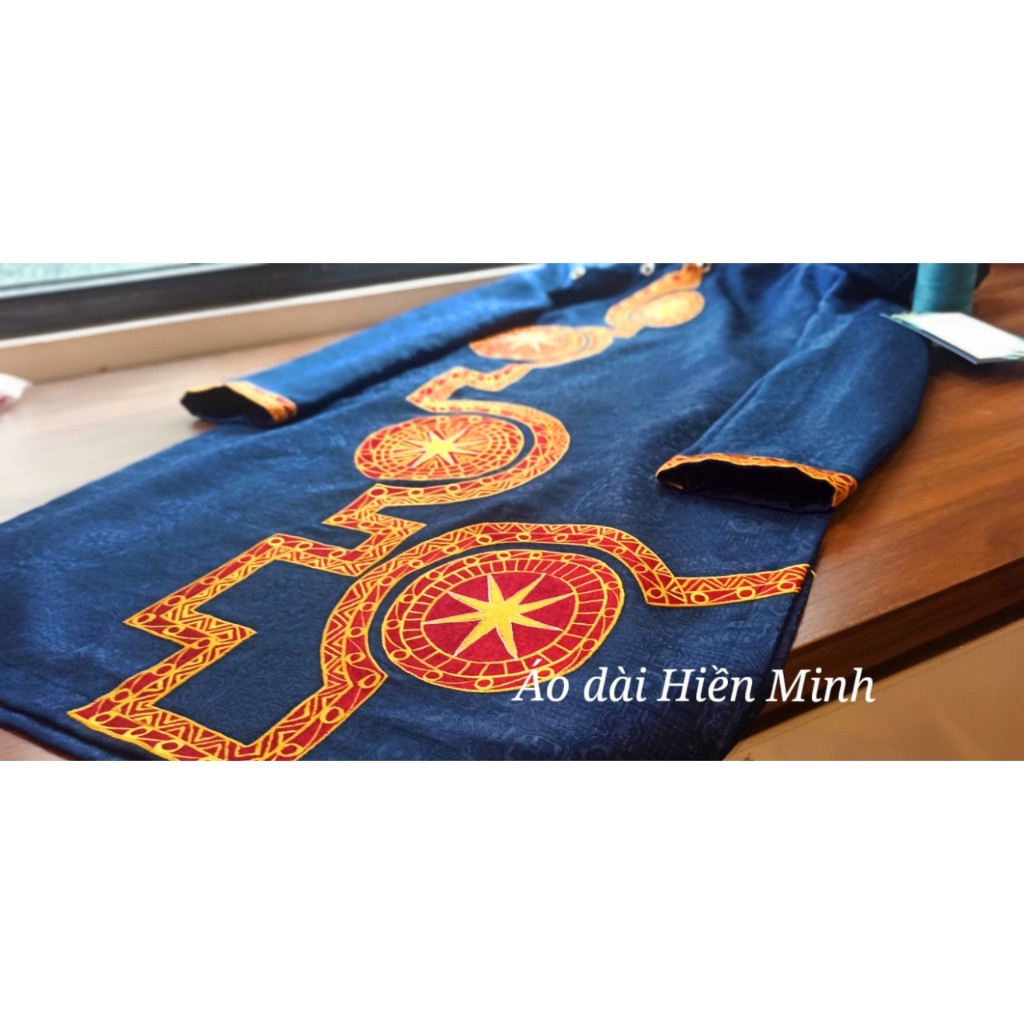 Áo dài cách tân nam vải gấm hoạ tiết trống đồng độc đáo