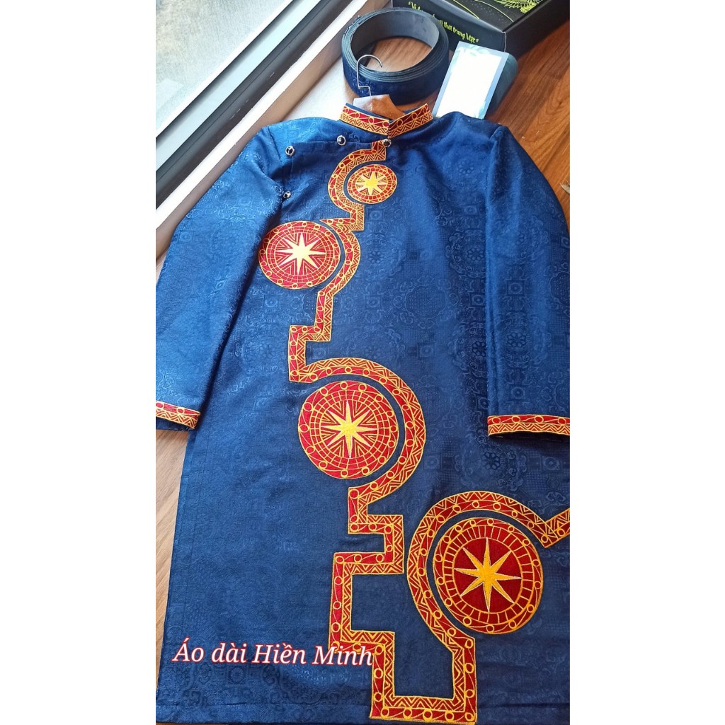 Áo dài cách tân nam vải gấm hoạ tiết trống đồng độc đáo
