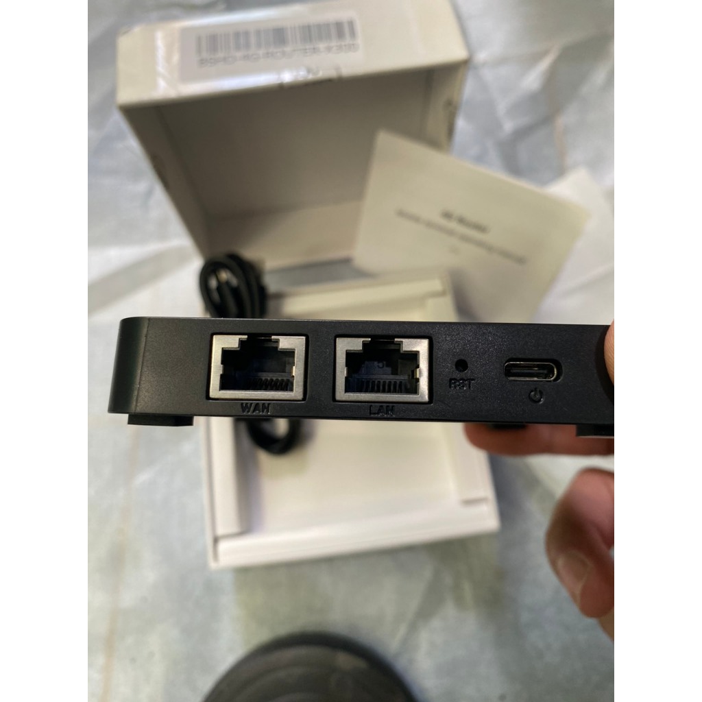 Cục phát wifi từ sim 4G, Bộ phát wifi 4G X300 chuyên lắp cho ô tô, phòng khách và bàn làm việc, 4 ăng ten ẩn bên trong.