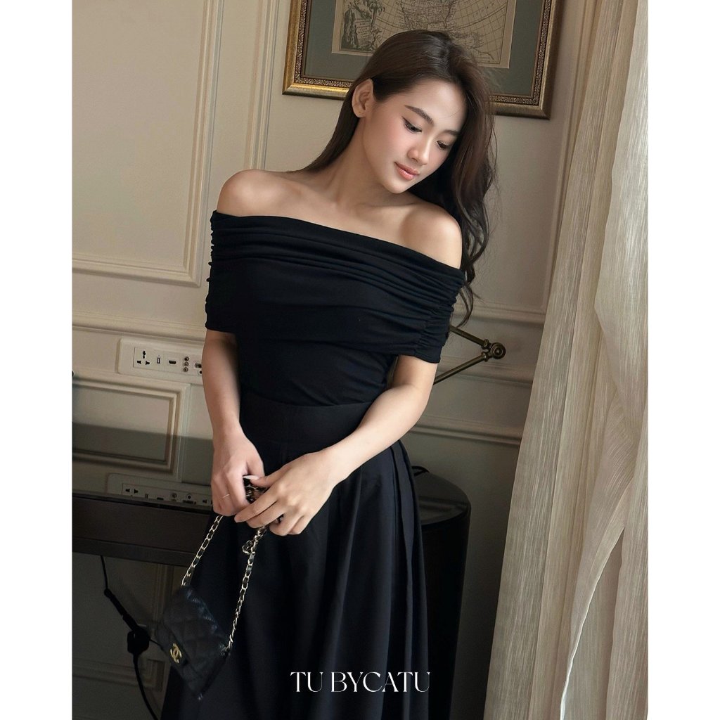 TUBYCATU | Áo bẹt vai gem black top