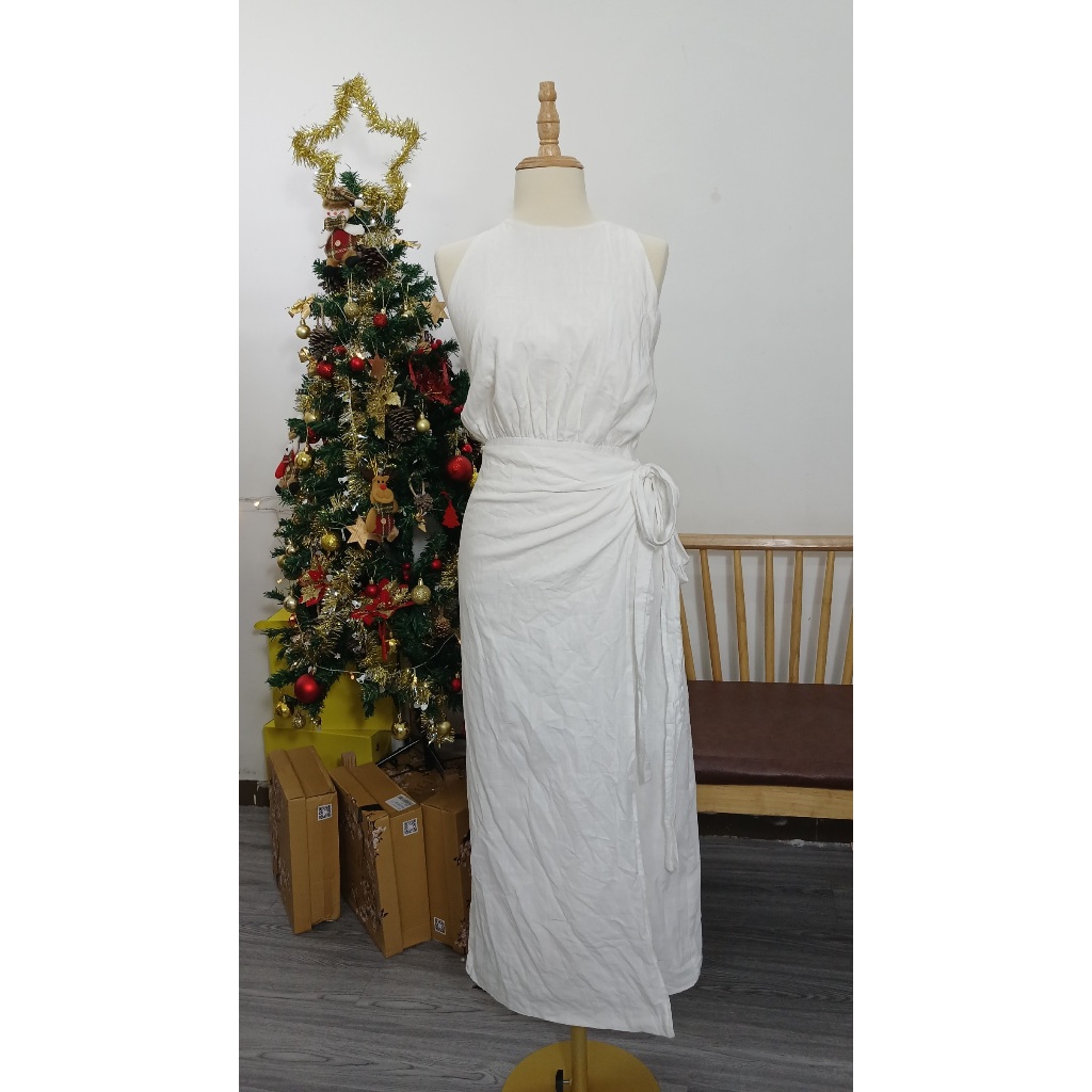 Đầm trắng sát nách