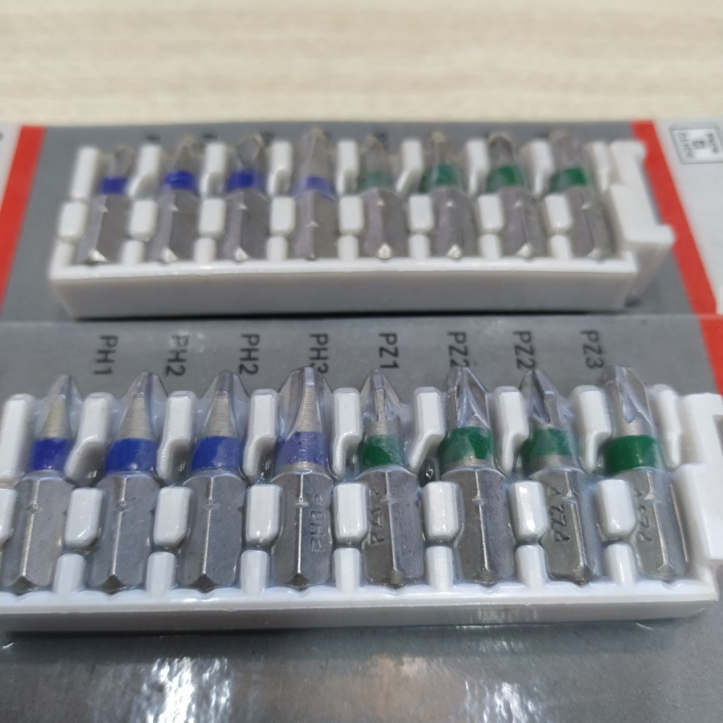 Bộ vặn vít 8 món extra hard 25m đầu PH, PZ Bosch 2608522413