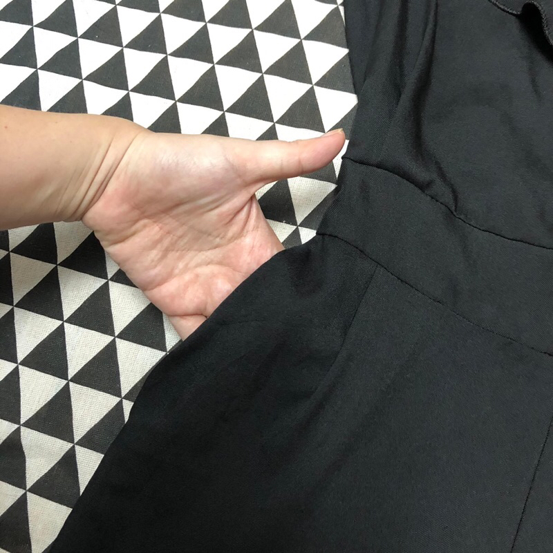 Jumpsuit đen lệch vai kiểu 2hand