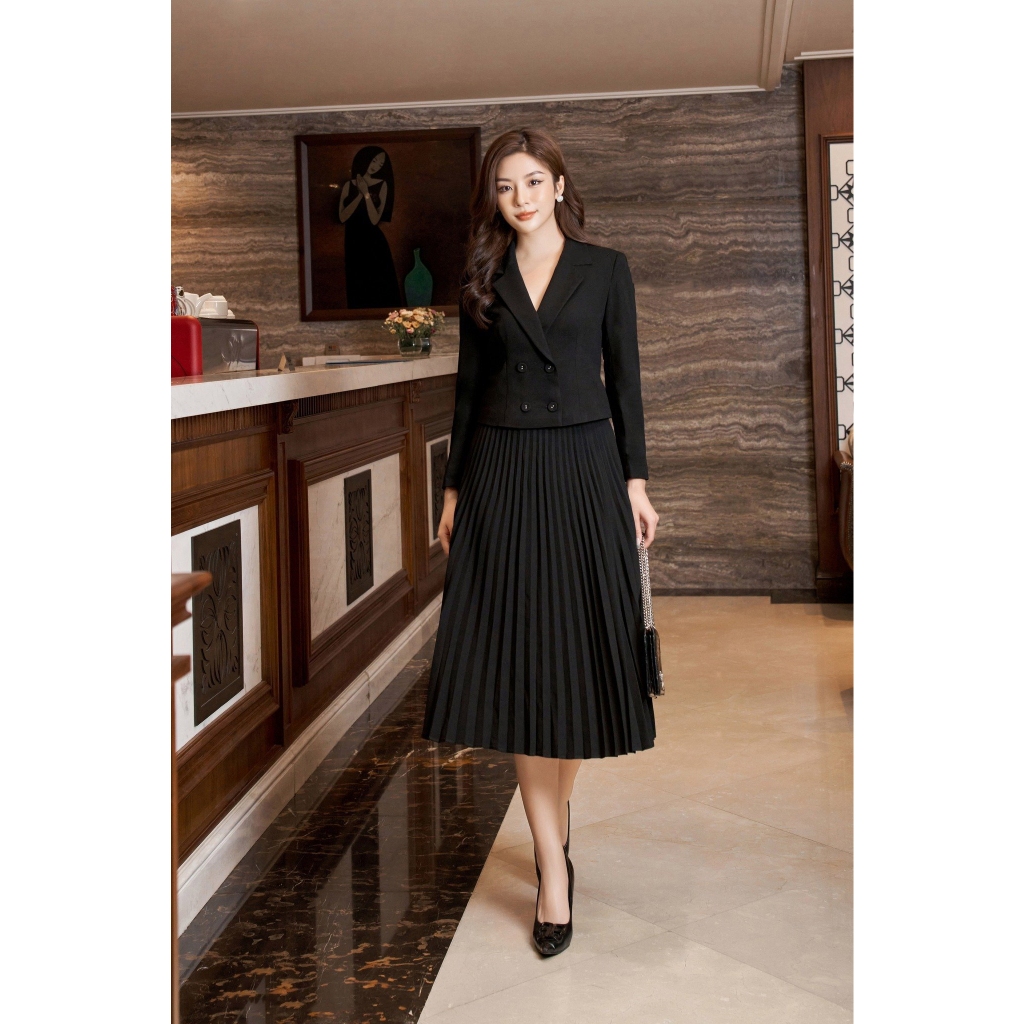 Set áo vest đen + chân váy xếp ly