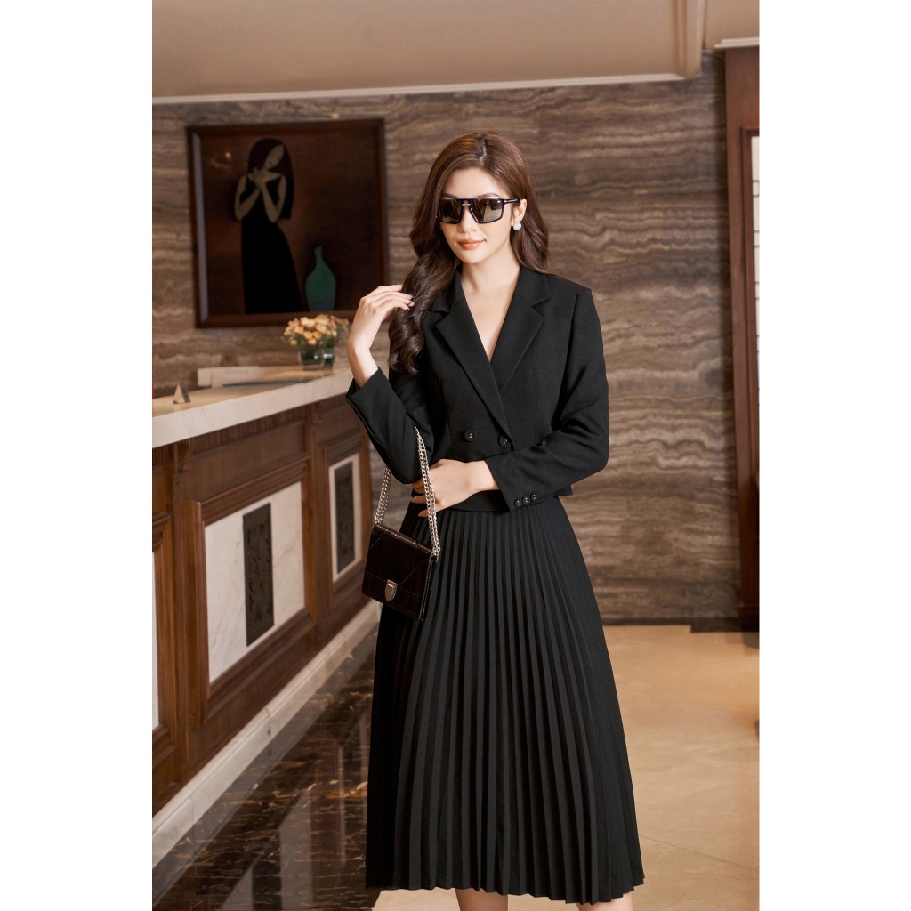 Set áo vest đen + chân váy xếp ly