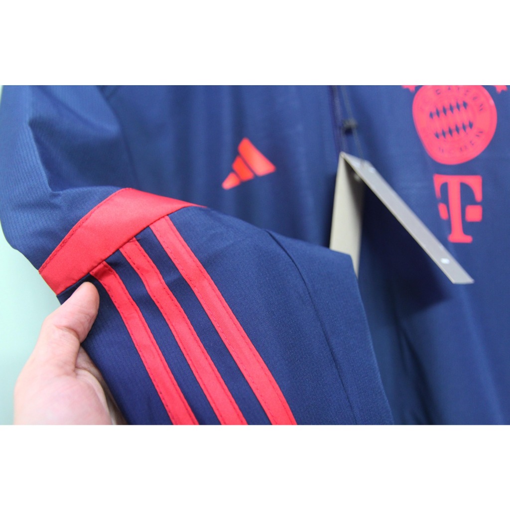 ÁO KHOÁC BAYERN XANH MẪU MỚI 2023/24- DÙ MỊN 2 LỚP LOGO CHẤT LƯỢNG CAO