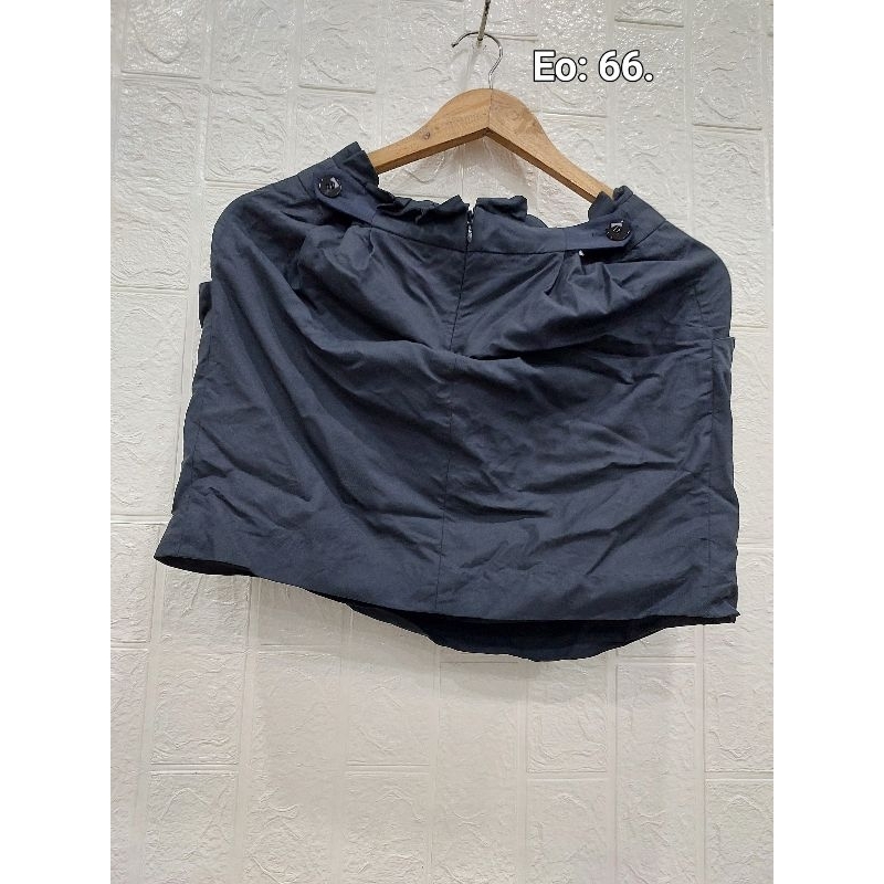 Chân váy bồng eo 66cm.