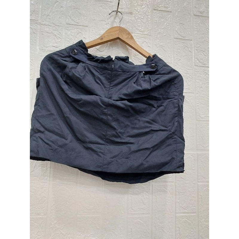 Chân váy bồng eo 66cm.