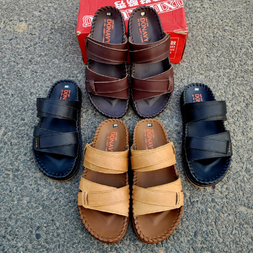 Dép 02 quai ngang nam da bò thật 100%, đế đúc nguyên khối thiết kế xẻ rãnh chống trơn trượt D.dela