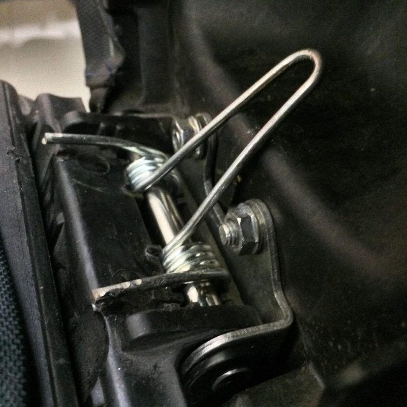 Lò xo bật mở yên gắn thông dụng các dòng xe số, loxo nâng yên tự động cho xe máy