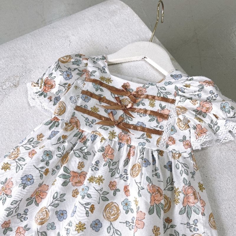 Váy babydoll hoa nhí nơ ngực