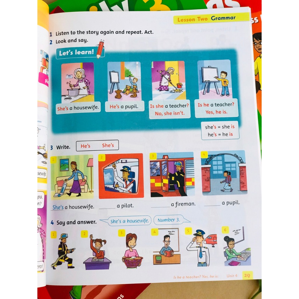 SÁCH - Family and friends bản 1st