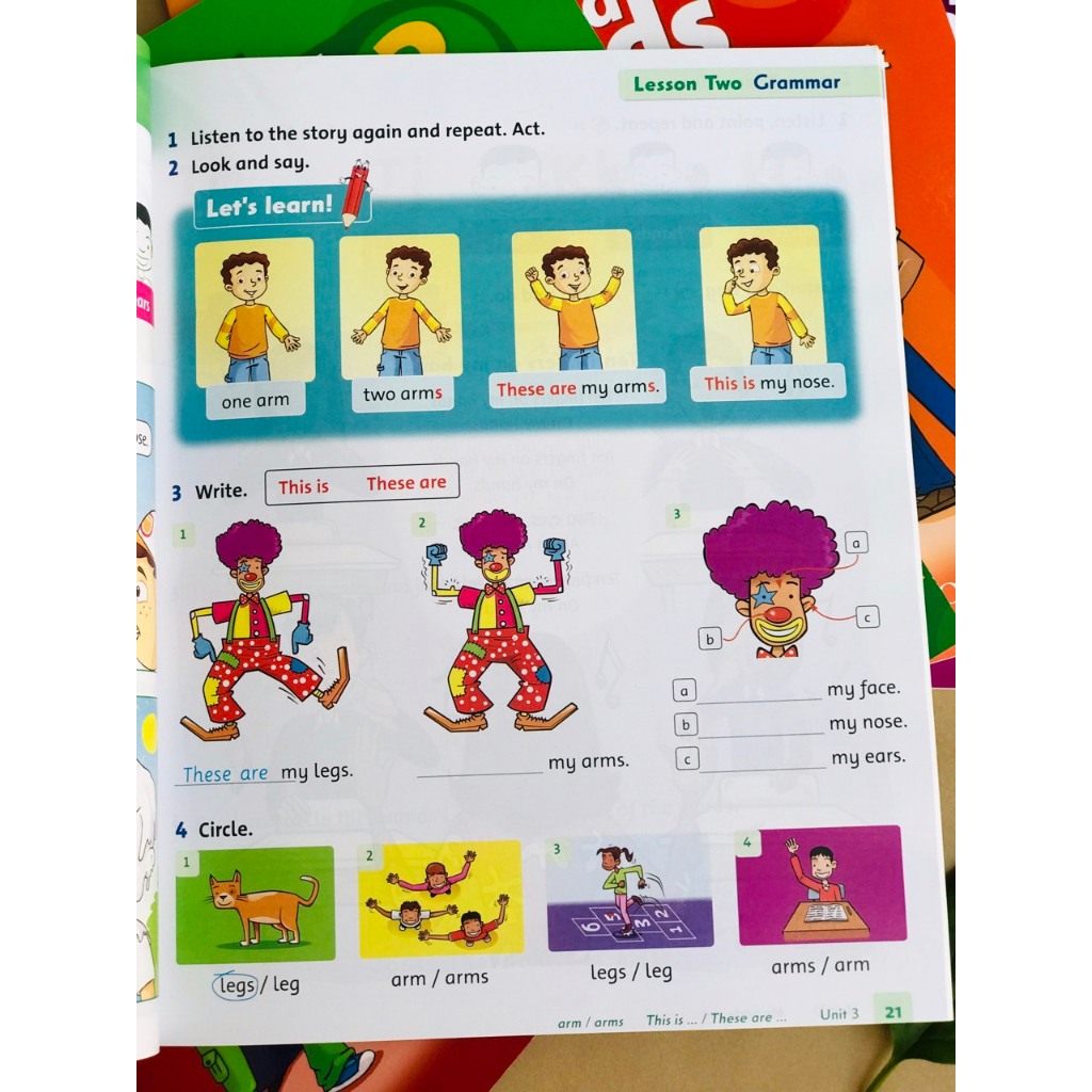 SÁCH - Family and friends bản 1st