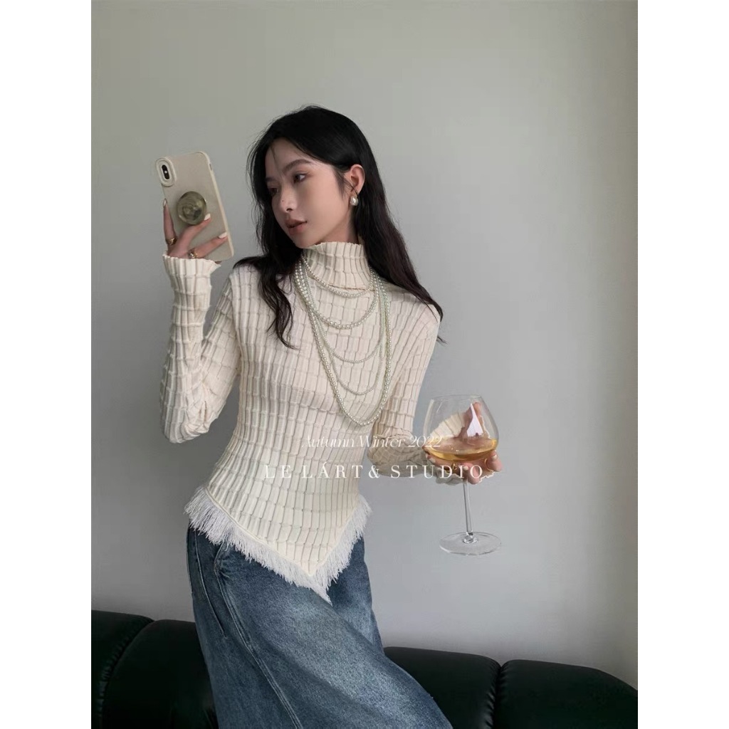 Áo len trắng kem cổ cao tay dài hoạ tiết gân vuông viền tua rua