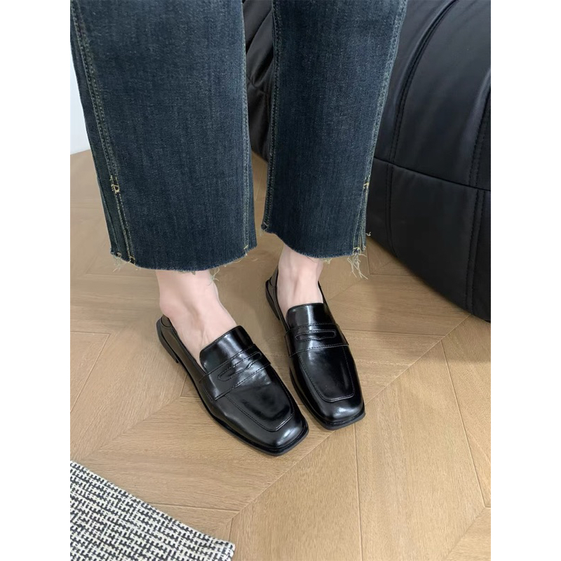 Giày phong cách retro