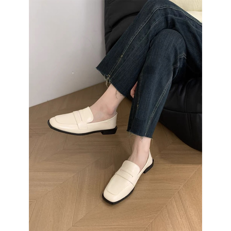 Giày phong cách retro