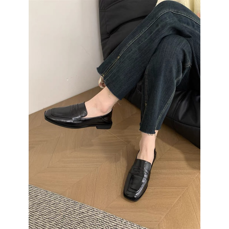 Giày phong cách retro